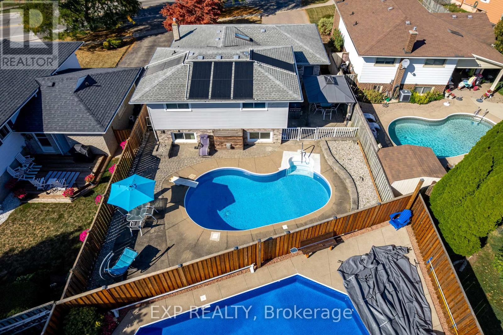 494 Scott Street, St. Catharines (Carlton/Bunting), ON - Outdoor With In Ground Pool