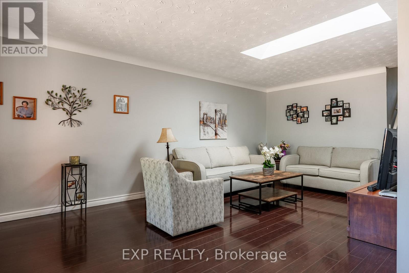 494 Scott Street, St. Catharines (Carlton/Bunting), ON - Indoor Photo Showing Living Room