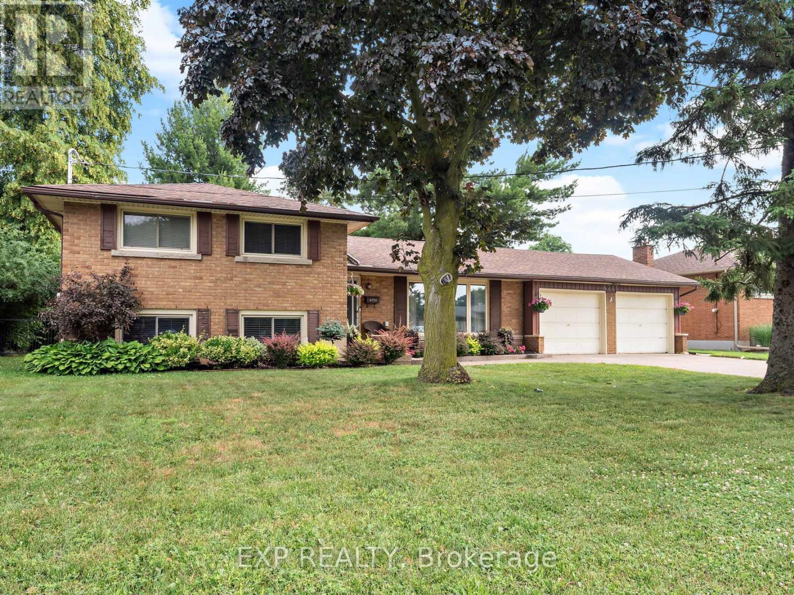 6711 Mcmicking Street, Niagara Falls (Stamford), ON - Outdoor