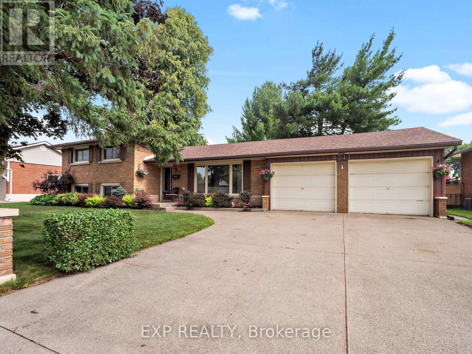 6711 Mcmicking Street, Niagara Falls (Stamford), ON - Outdoor