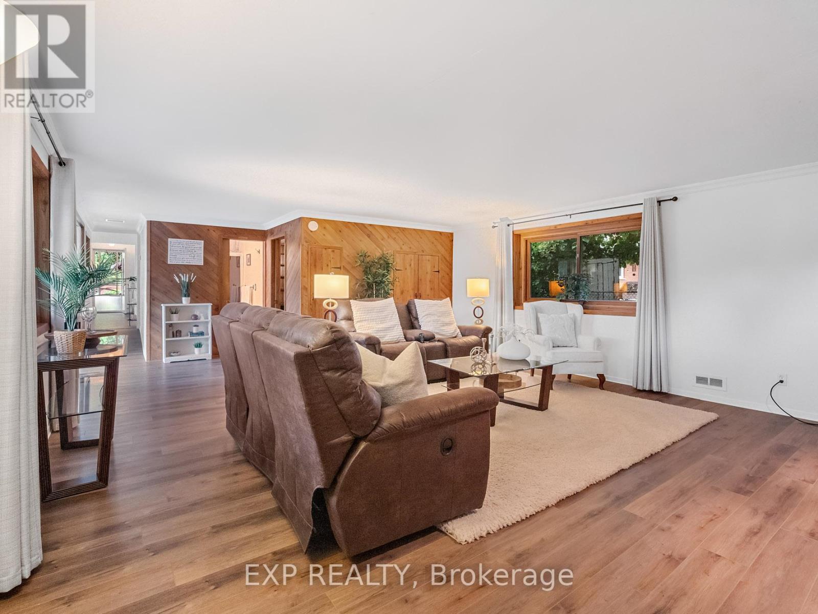 6711 Mcmicking Street, Niagara Falls (Stamford), ON - Indoor Photo Showing Living Room