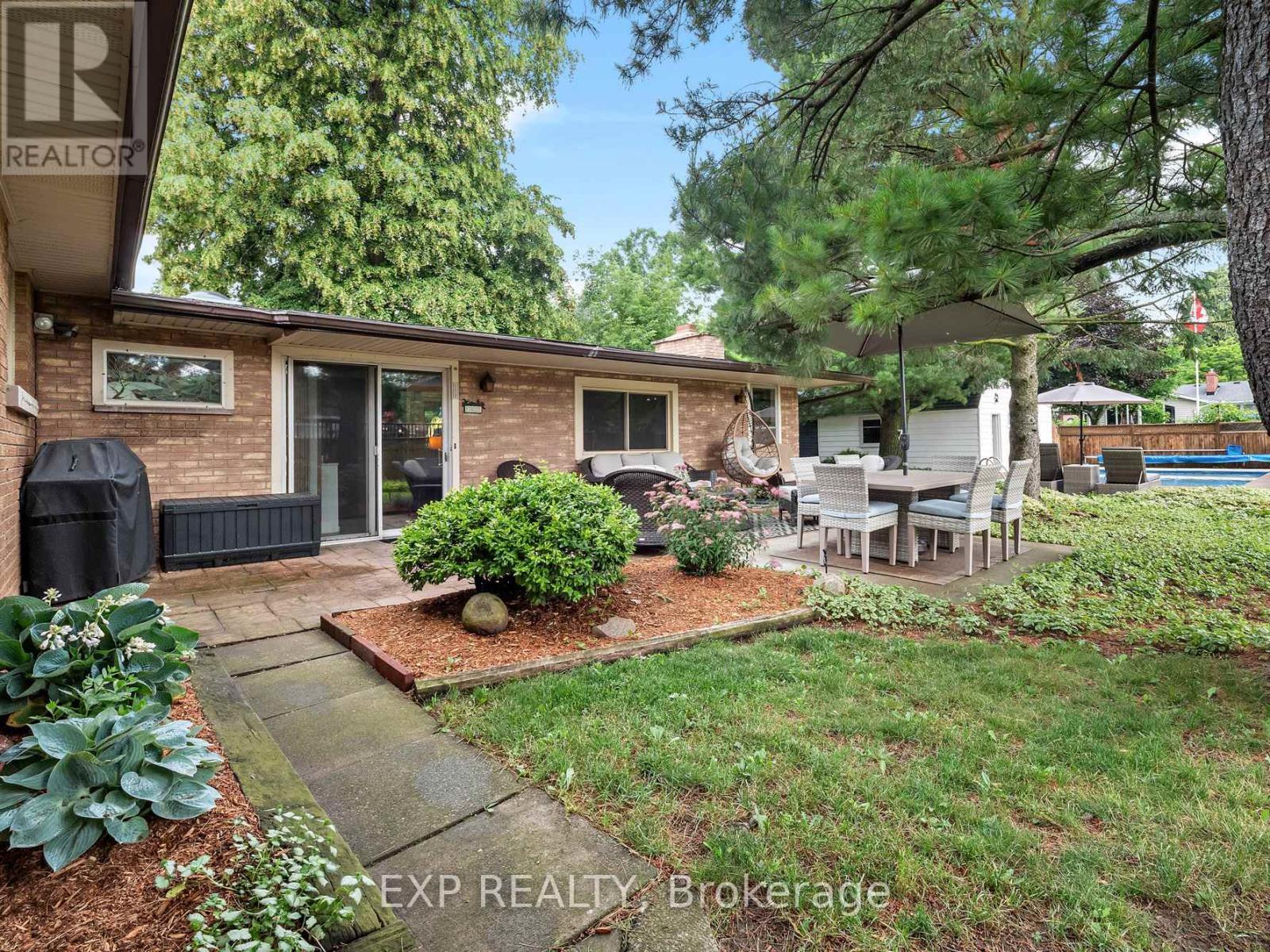 6711 Mcmicking Street, Niagara Falls (Stamford), ON - Outdoor