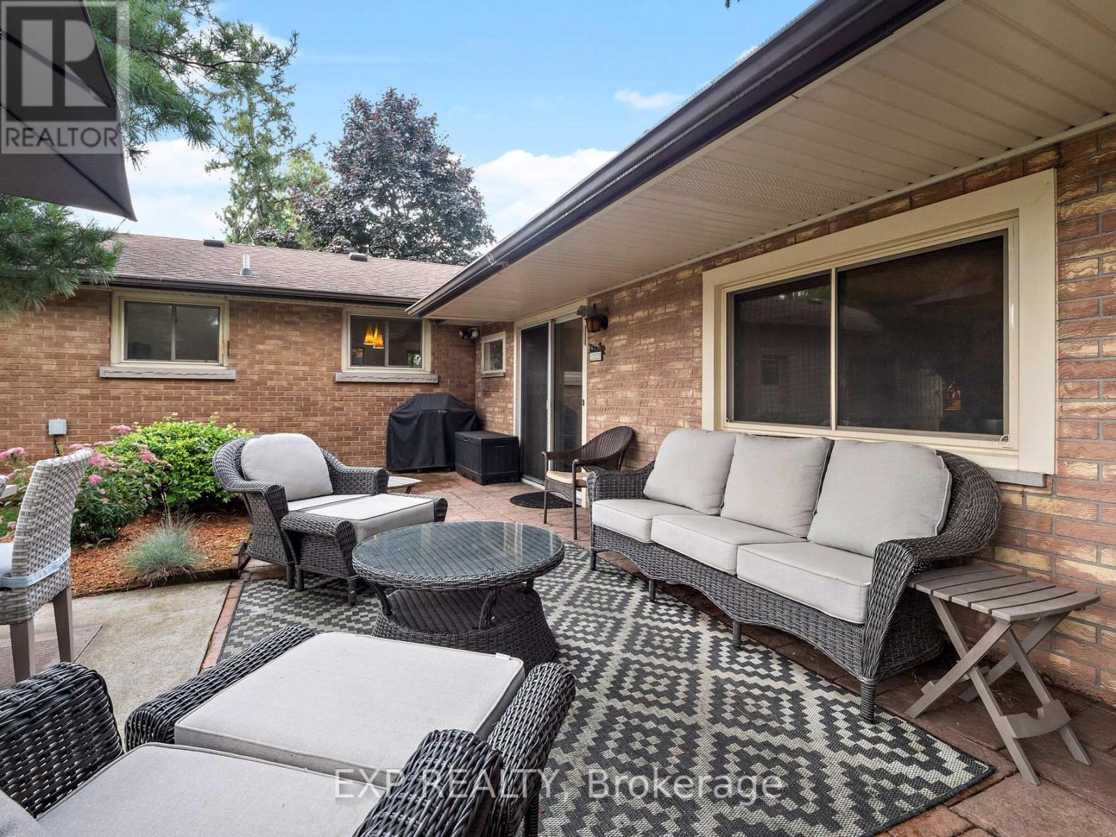 6711 Mcmicking Street, Niagara Falls (Stamford), ON - Outdoor With Deck Patio Veranda With Exterior
