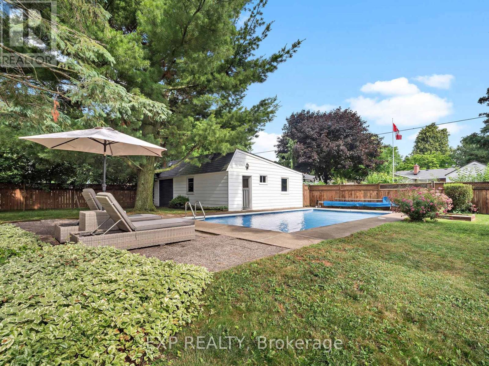 6711 Mcmicking Street, Niagara Falls (Stamford), ON - Outdoor With In Ground Pool With Backyard