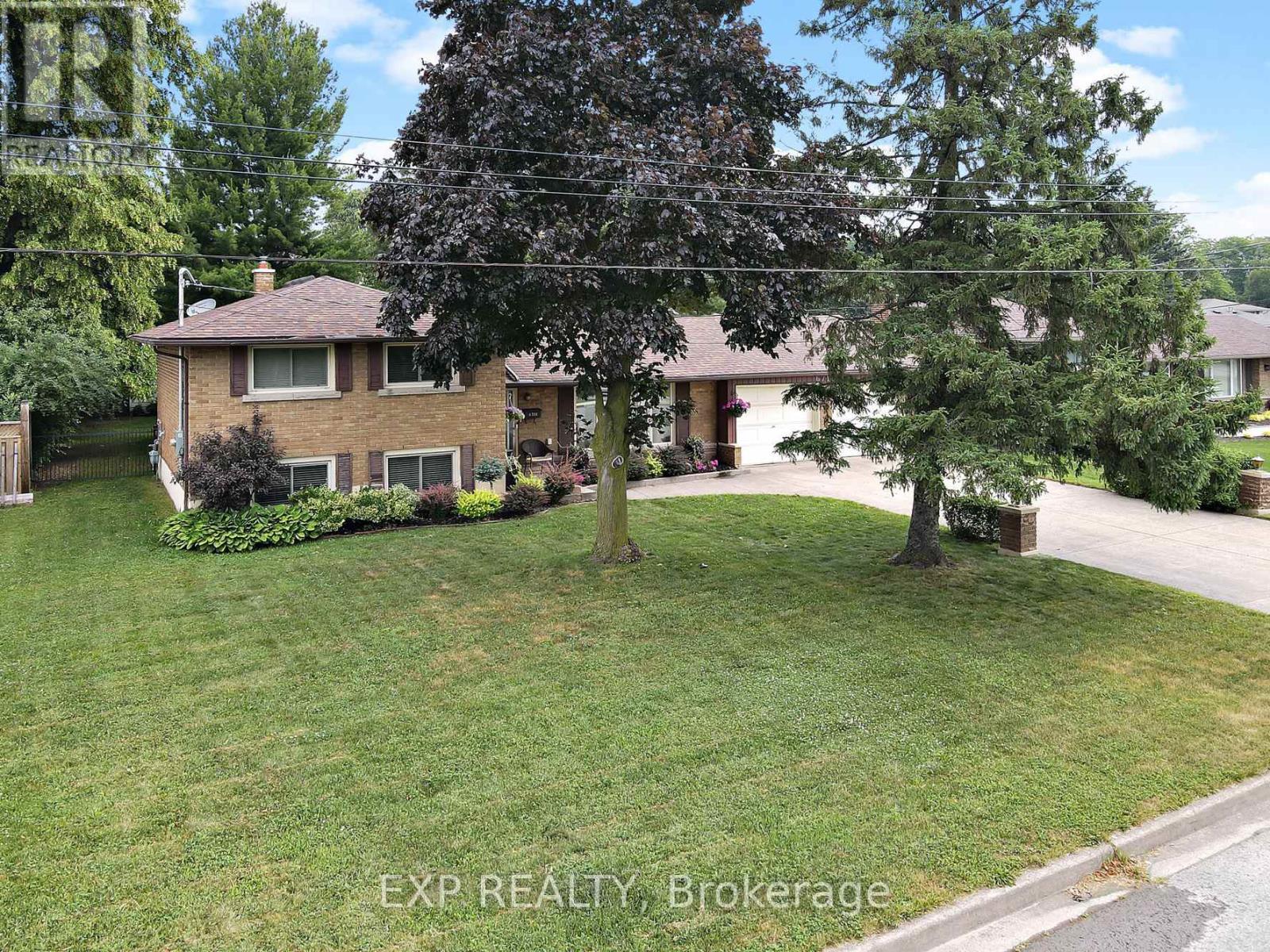 6711 Mcmicking Street, Niagara Falls (Stamford), ON - Outdoor