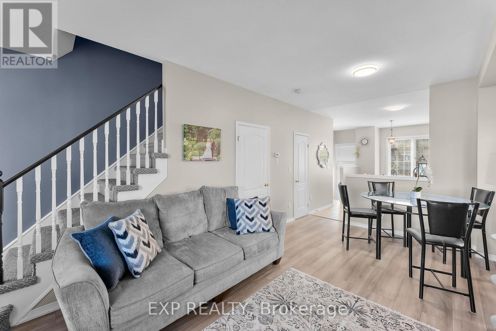 9 - 170 Dewitt Road, Hamilton (Stoney Creek), ON - Indoor Photo Showing Living Room