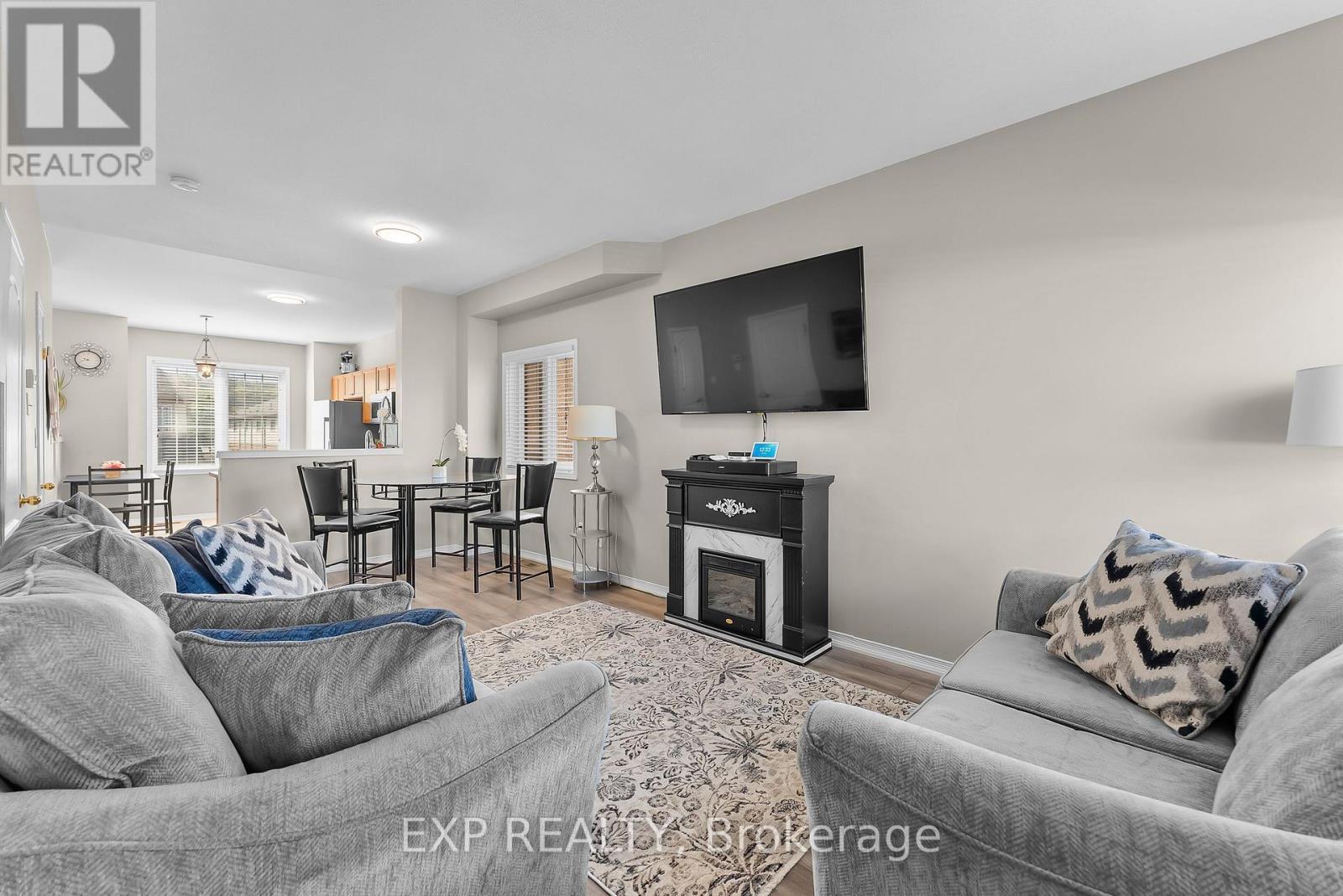9 - 170 Dewitt Road, Hamilton (Stoney Creek), ON - Indoor Photo Showing Living Room