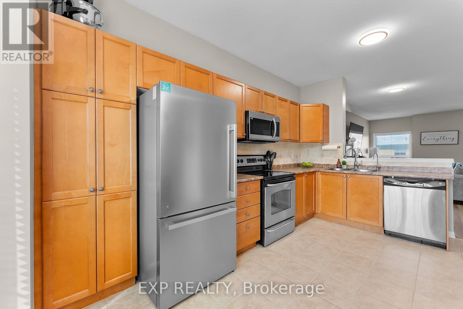 9 - 170 Dewitt Road, Hamilton (Stoney Creek), ON - Indoor Photo Showing Kitchen
