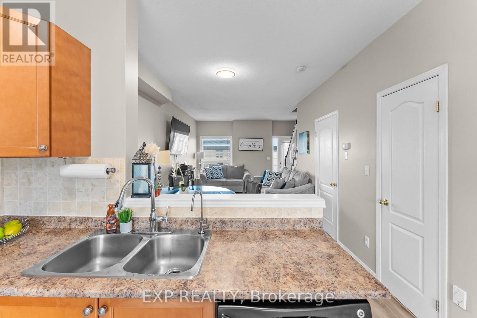 9 - 170 Dewitt Road, Hamilton (Stoney Creek), ON - Indoor Photo Showing Kitchen With Double Sink