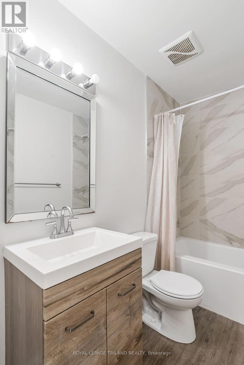 32 Parish Street, St. Thomas, ON - Indoor Photo Showing Bathroom