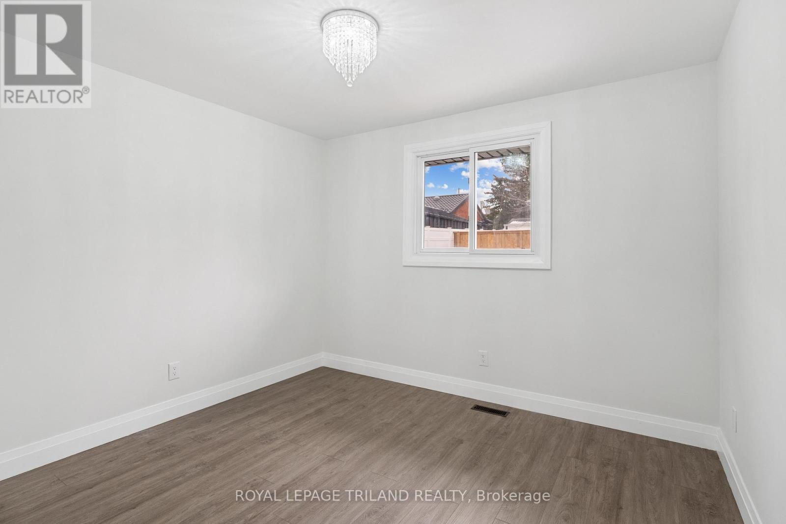 32 Parish Street, St. Thomas, ON - Indoor Photo Showing Other Room
