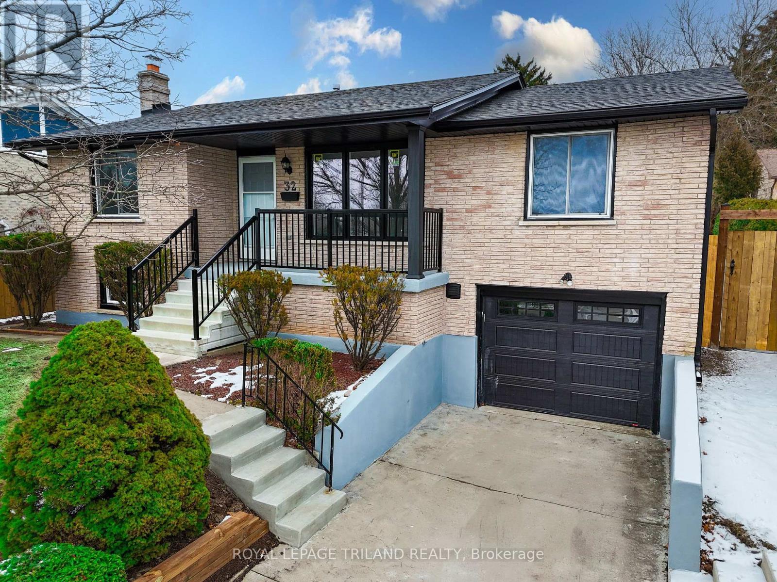 32 Parish Street, St. Thomas, ON - Outdoor With Deck Patio Veranda With Exterior