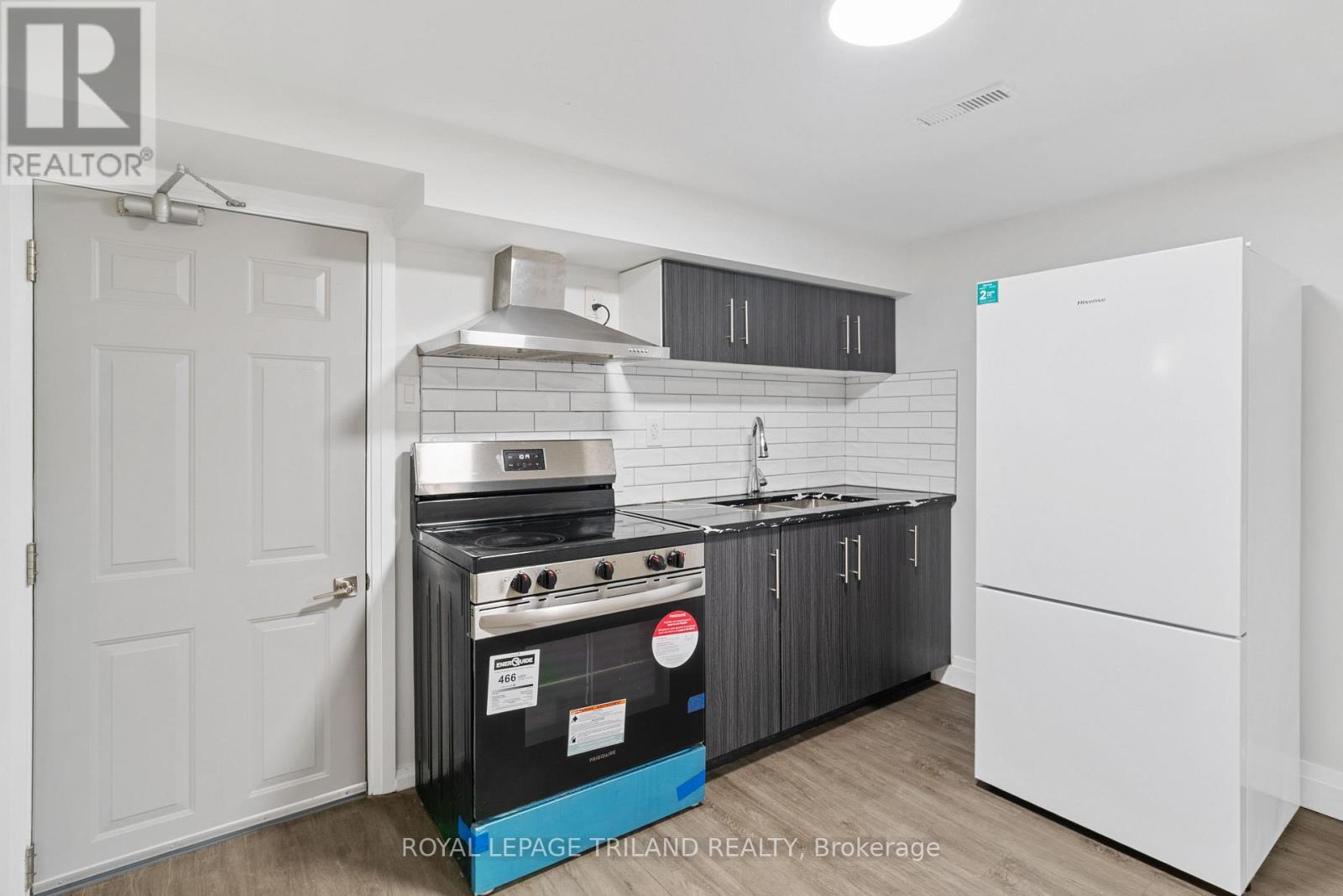 32 Parish Street, St. Thomas, ON - Indoor Photo Showing Kitchen