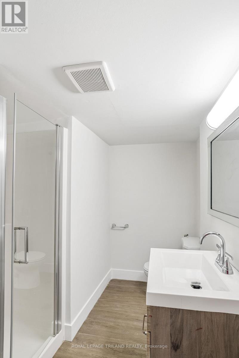 32 Parish Street, St. Thomas, ON - Indoor Photo Showing Bathroom