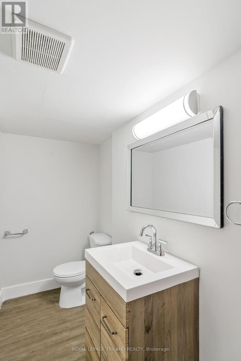 32 Parish Street, St. Thomas, ON - Indoor Photo Showing Bathroom