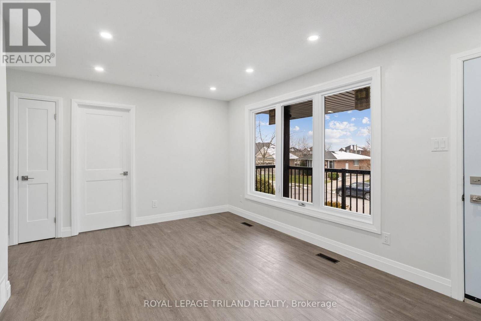 32 Parish Street, St. Thomas, ON - Indoor Photo Showing Other Room