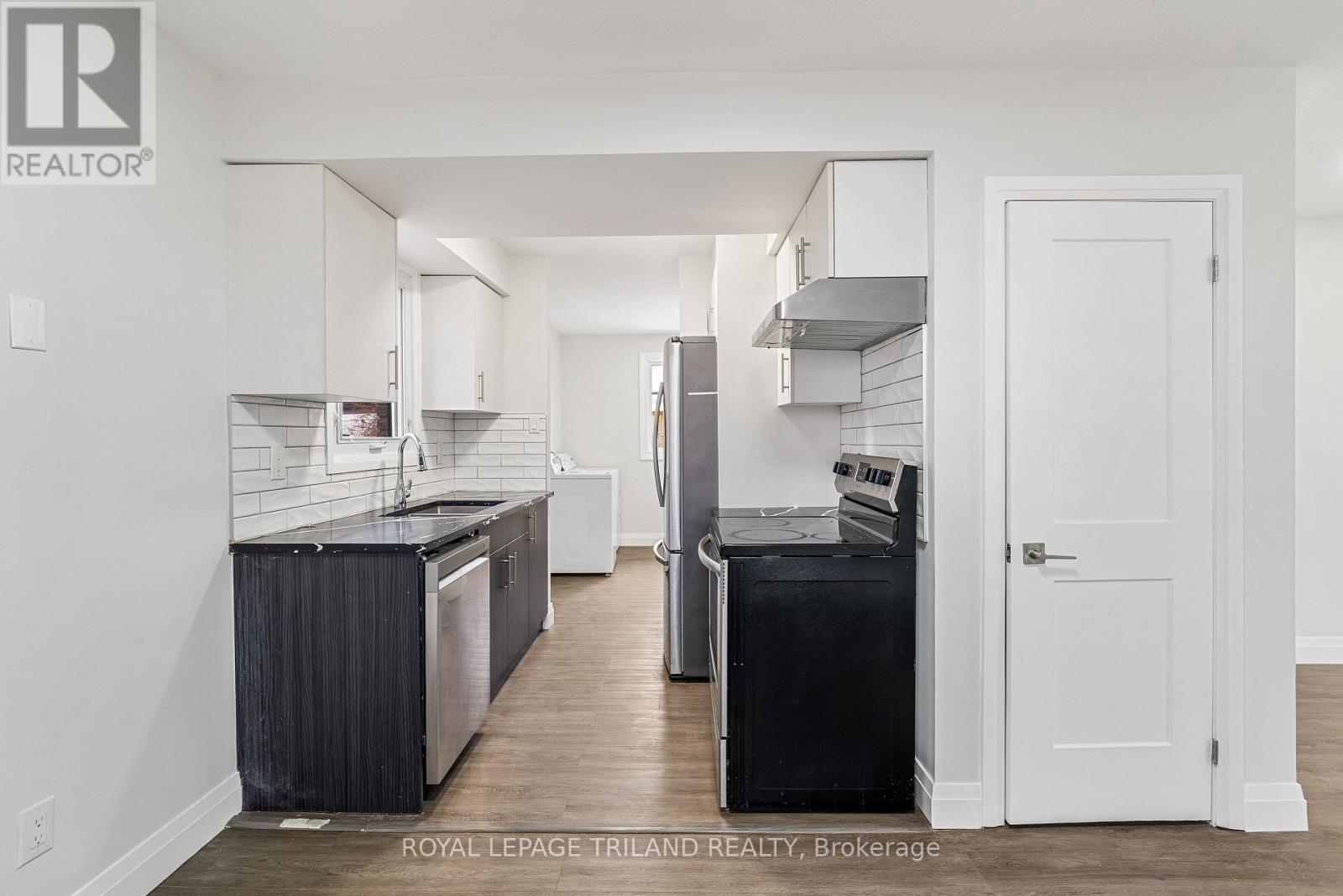 32 Parish Street, St. Thomas, ON - Indoor Photo Showing Kitchen