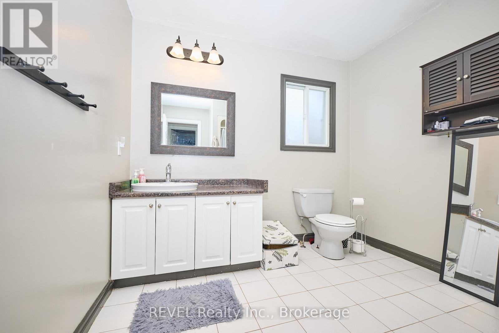 6615 Harper Drive, Niagara Falls (Morrison), ON - Indoor Photo Showing Bathroom
