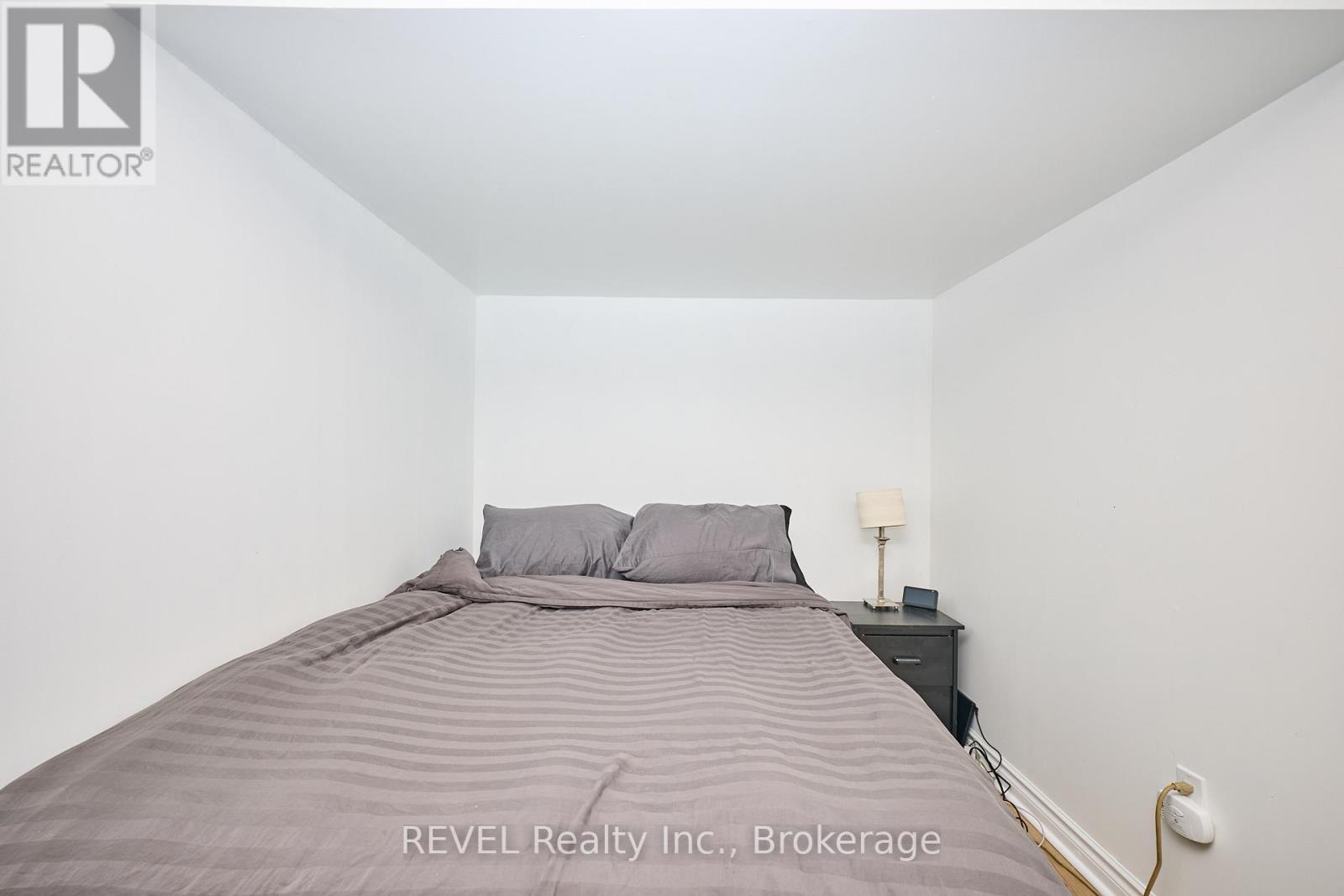 6615 Harper Drive, Niagara Falls (Morrison), ON - Indoor Photo Showing Bedroom