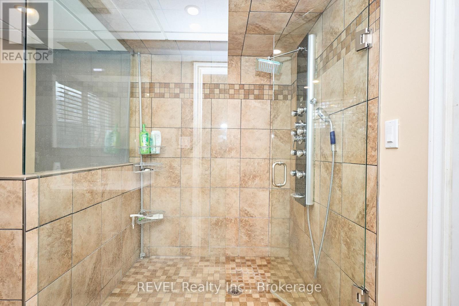 6615 Harper Drive, Niagara Falls (Morrison), ON - Indoor Photo Showing Bathroom