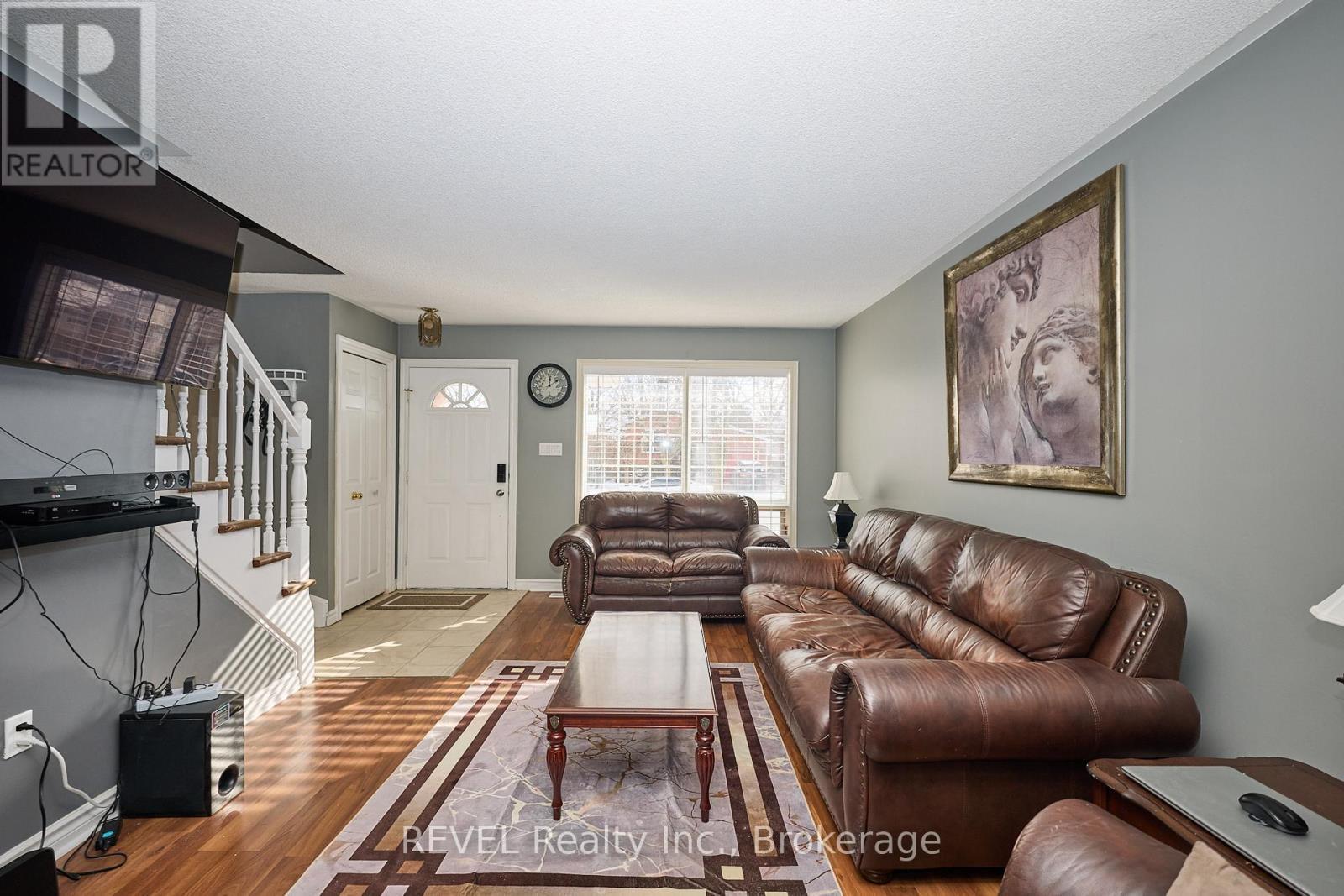 6615 Harper Drive, Niagara Falls (Morrison), ON - Indoor Photo Showing Living Room