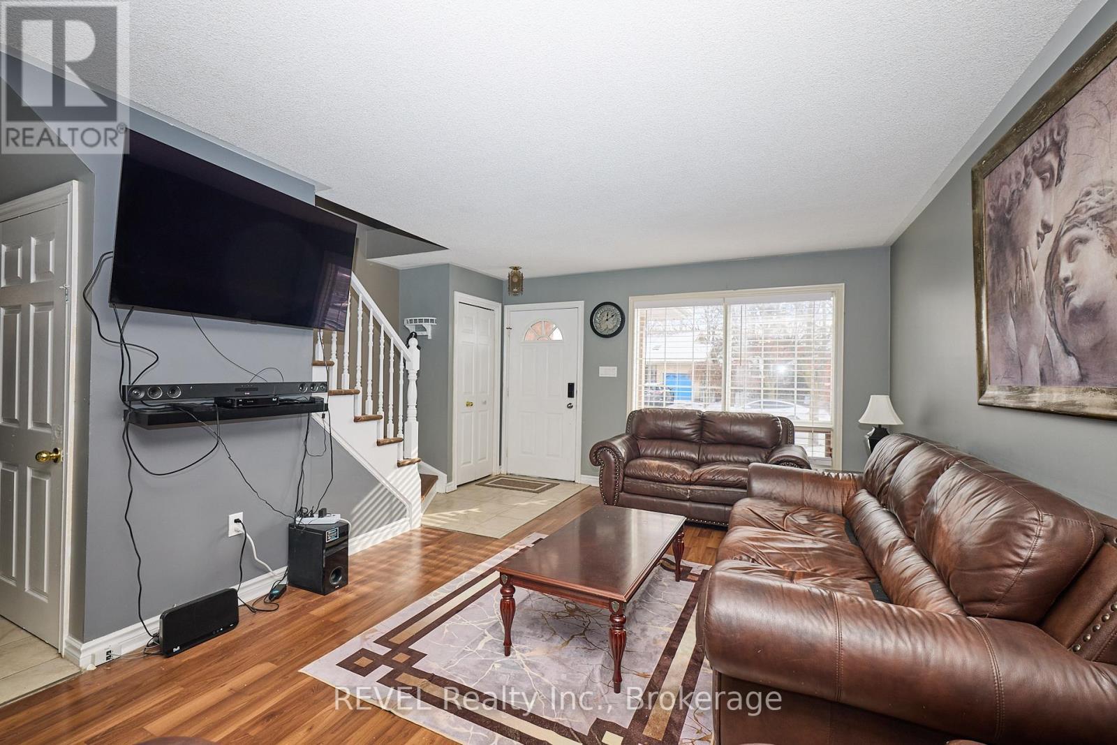 6615 Harper Drive, Niagara Falls (Morrison), ON - Indoor Photo Showing Living Room