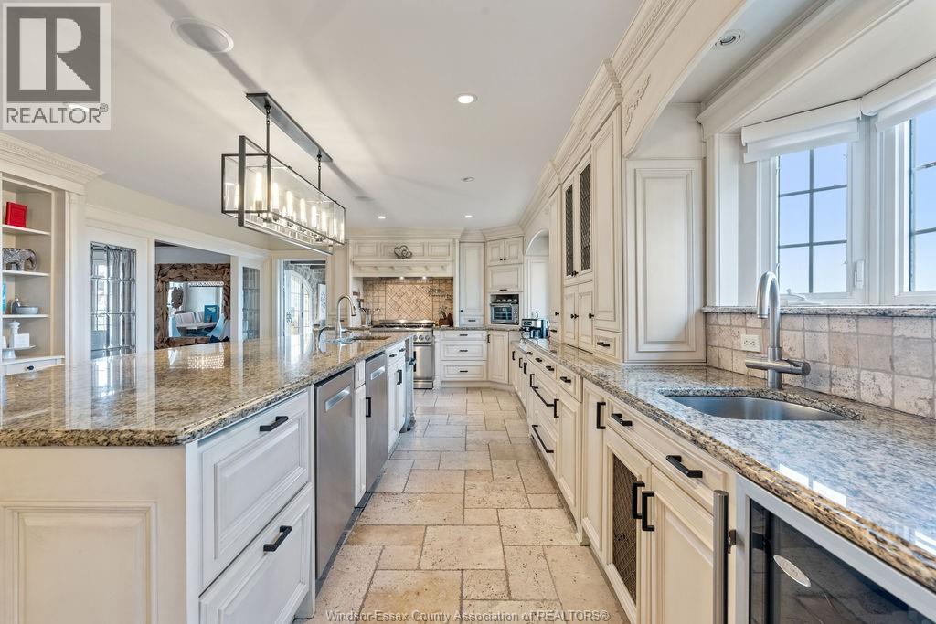 13038 Riverside Drive, Tecumseh, ON - Indoor Photo Showing Kitchen With Upgraded Kitchen