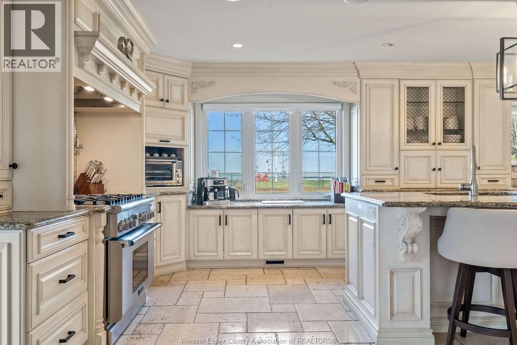 13038 Riverside Drive, Tecumseh, ON - Indoor Photo Showing Kitchen With Upgraded Kitchen