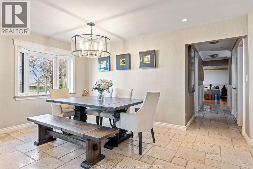 13038 Riverside Drive, Tecumseh, ON - Indoor Photo Showing Dining Room