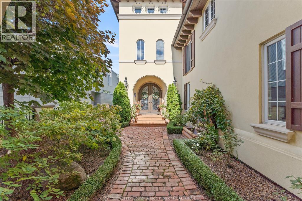 13038 Riverside Drive, Tecumseh, ON - Outdoor