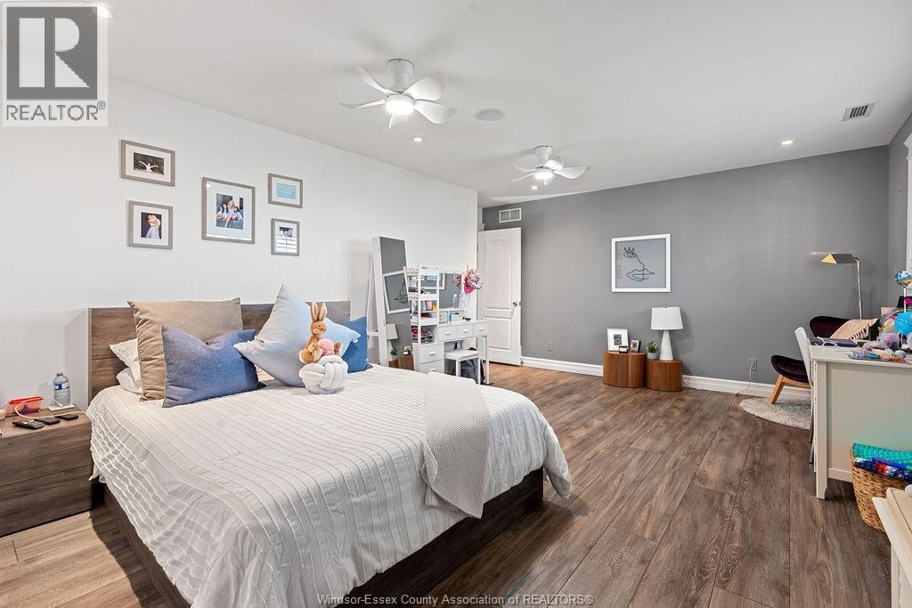 13038 Riverside Drive, Tecumseh, ON - Indoor Photo Showing Bedroom