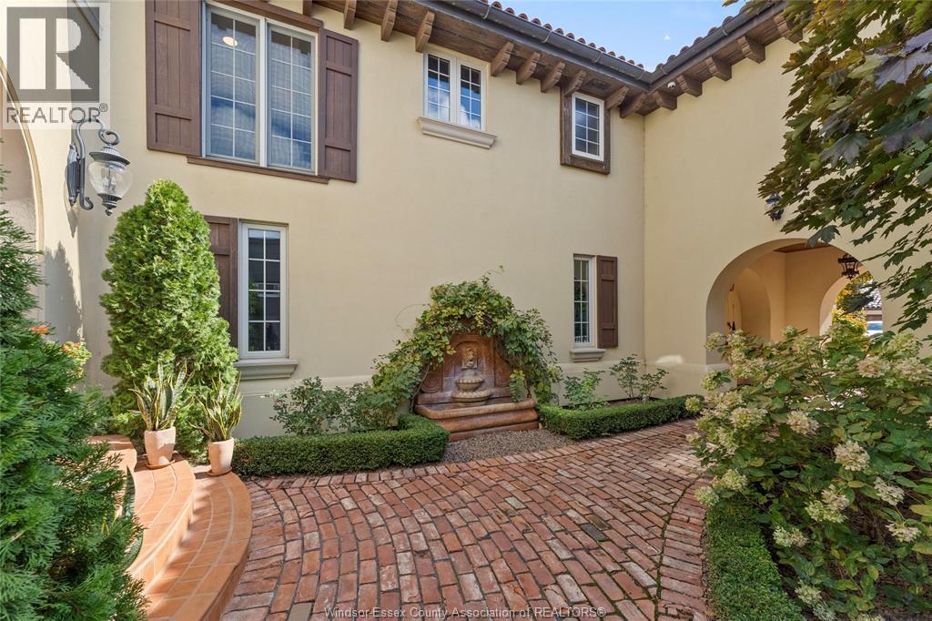 13038 Riverside Drive, Tecumseh, ON - Outdoor