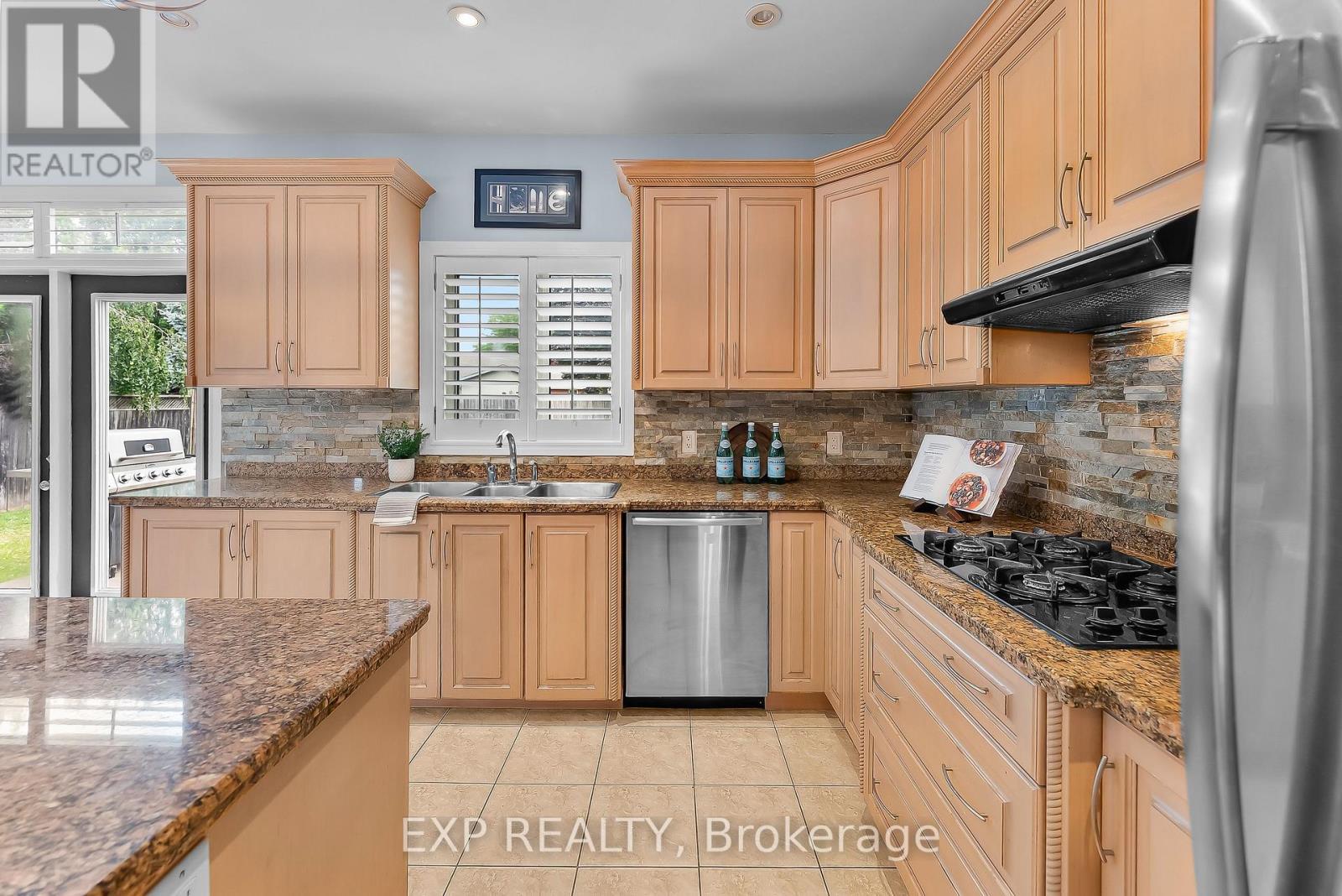 Built-In Appliances-Kitchen - 7847 Cathedral Drive, Niagara Falls (Mt. Carmel), ON - Indoor Photo Showing Kitchen With Double Sink
