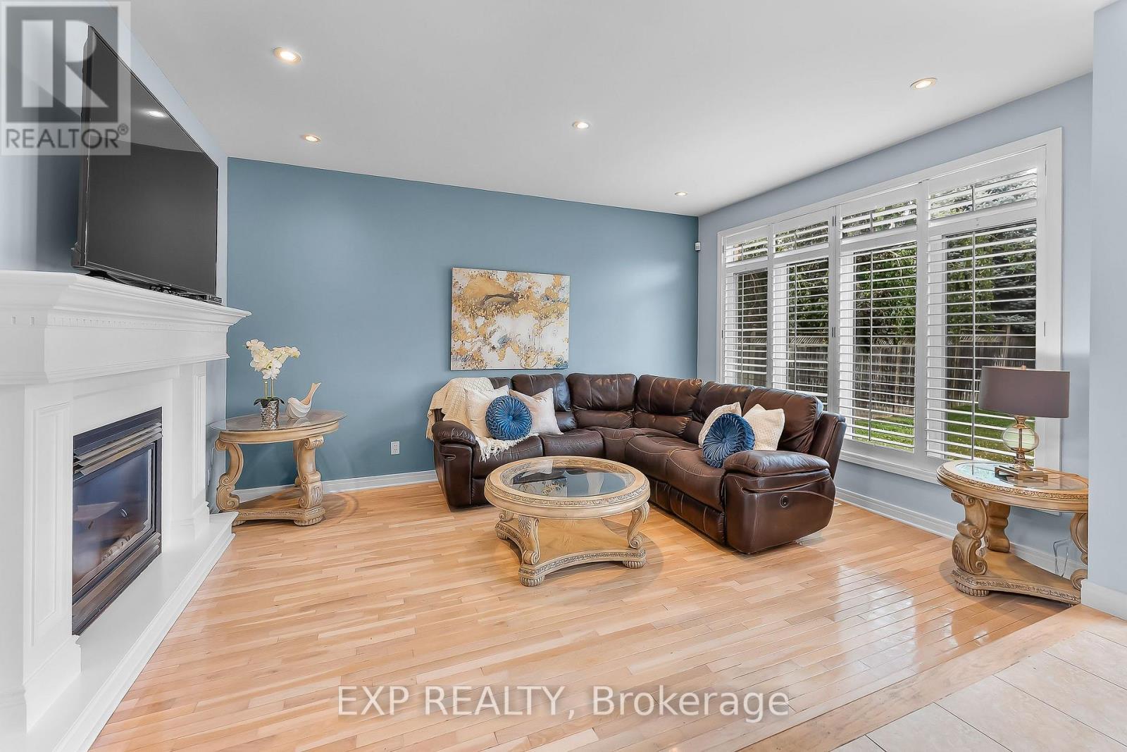 Living Room - 7847 Cathedral Drive, Niagara Falls (Mt. Carmel), ON - Indoor Photo Showing Living Room With Fireplace