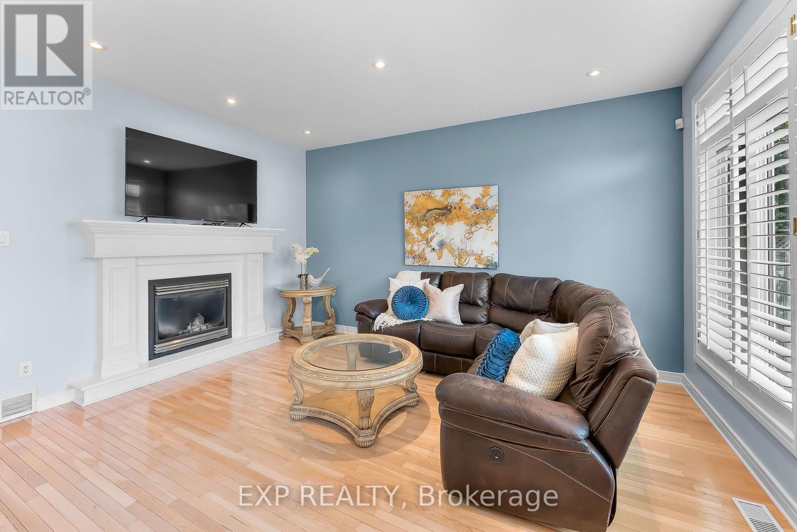 Gas Fireplace-Living Room - 7847 Cathedral Drive, Niagara Falls (Mt. Carmel), ON - Indoor Photo Showing Living Room With Fireplace