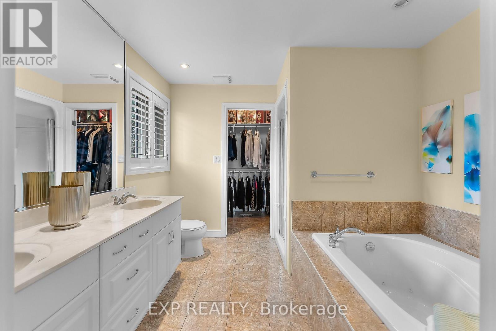 Primary Ensuite-Large Walk-In Closet - 7847 Cathedral Drive, Niagara Falls (Mt. Carmel), ON - Indoor Photo Showing Bathroom