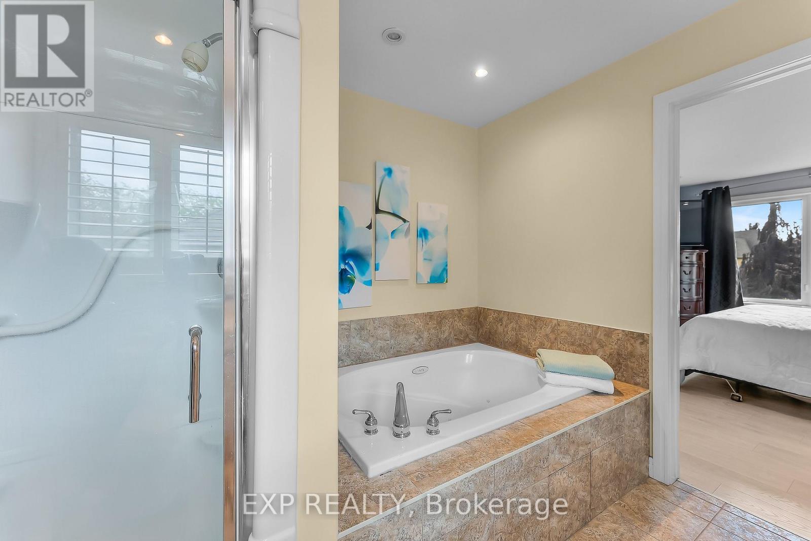 Jacuzzi Tub and Step-In Shower - 7847 Cathedral Drive, Niagara Falls (Mt. Carmel), ON - Indoor Photo Showing Bathroom