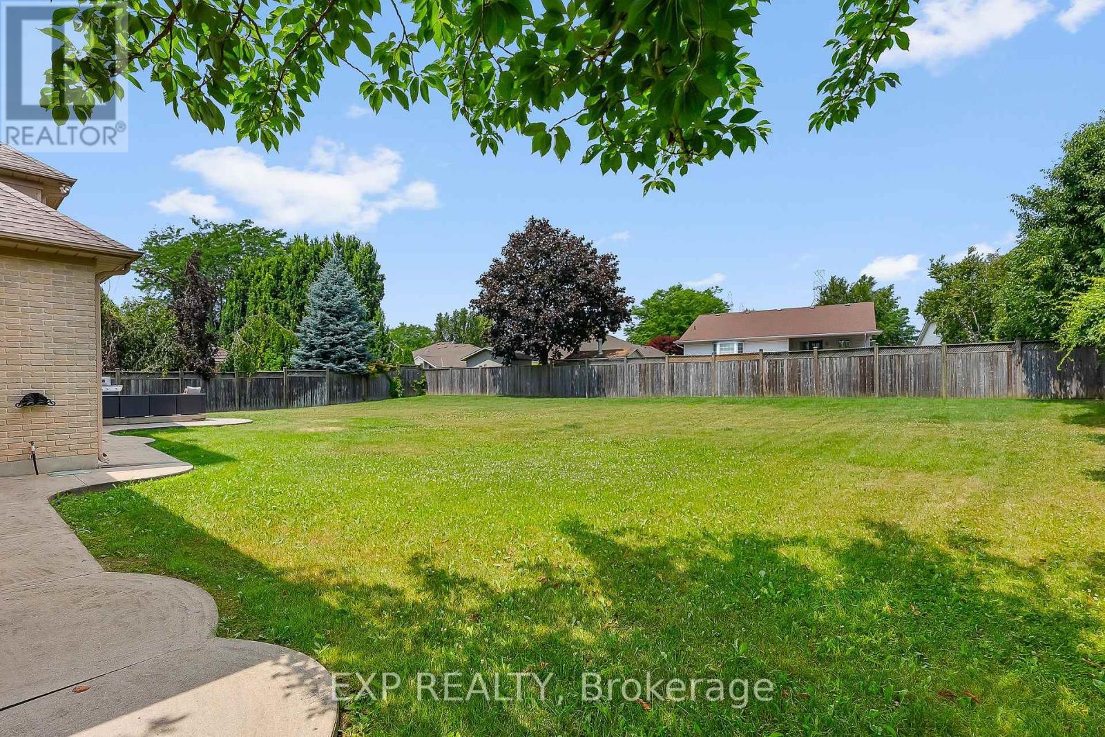 Potential for pool and outdoor entertainment space - 7847 Cathedral Drive, Niagara Falls (Mt. Carmel), ON - Outdoor