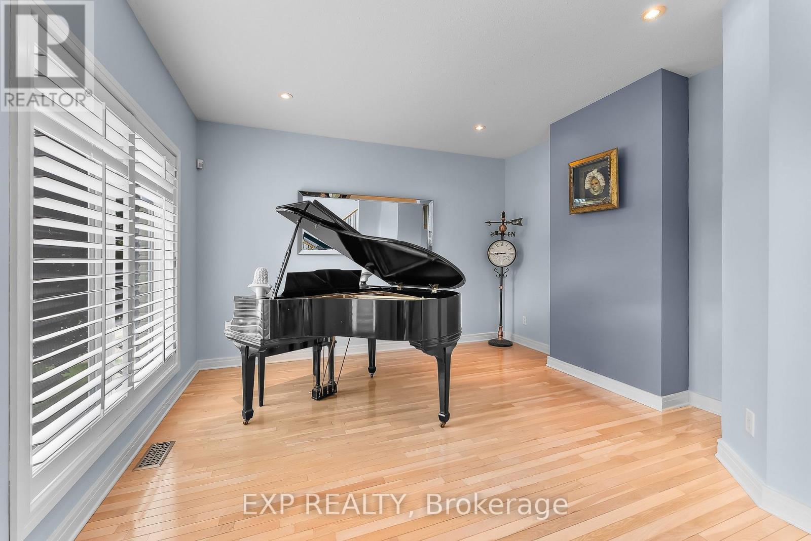 Sitting Room - 7847 Cathedral Drive, Niagara Falls (Mt. Carmel), ON - Indoor Photo Showing Other Room
