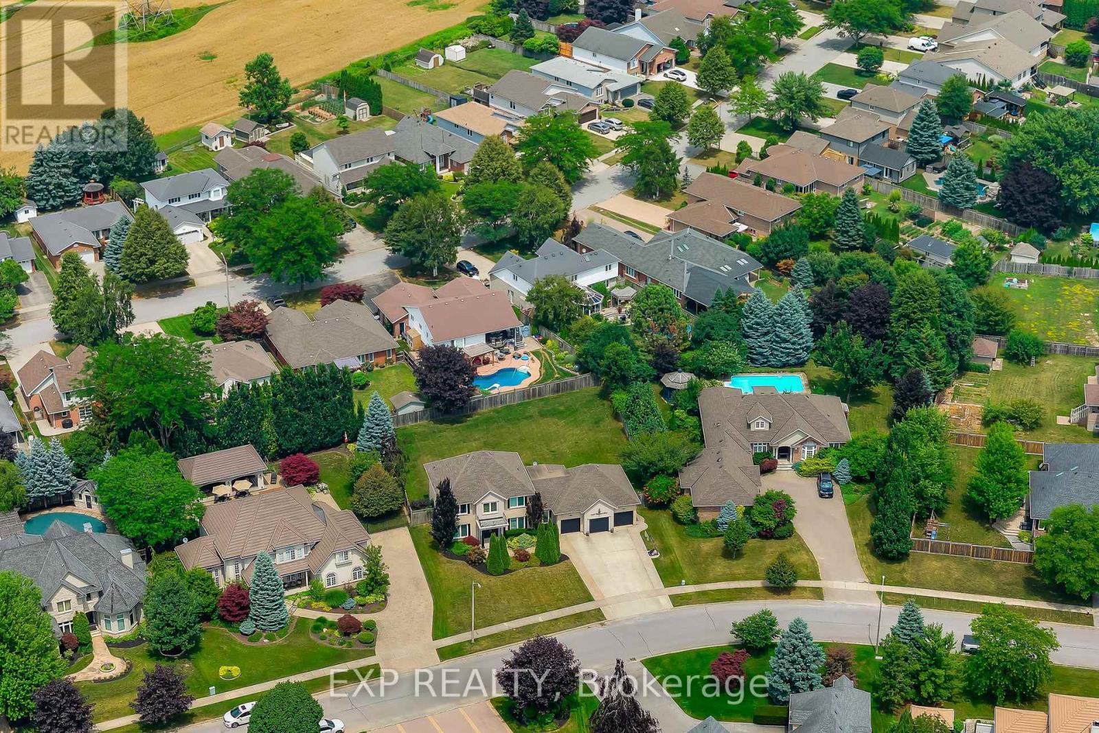 Situated on a quiet street - 7847 Cathedral Drive, Niagara Falls (Mt. Carmel), ON - Outdoor With View