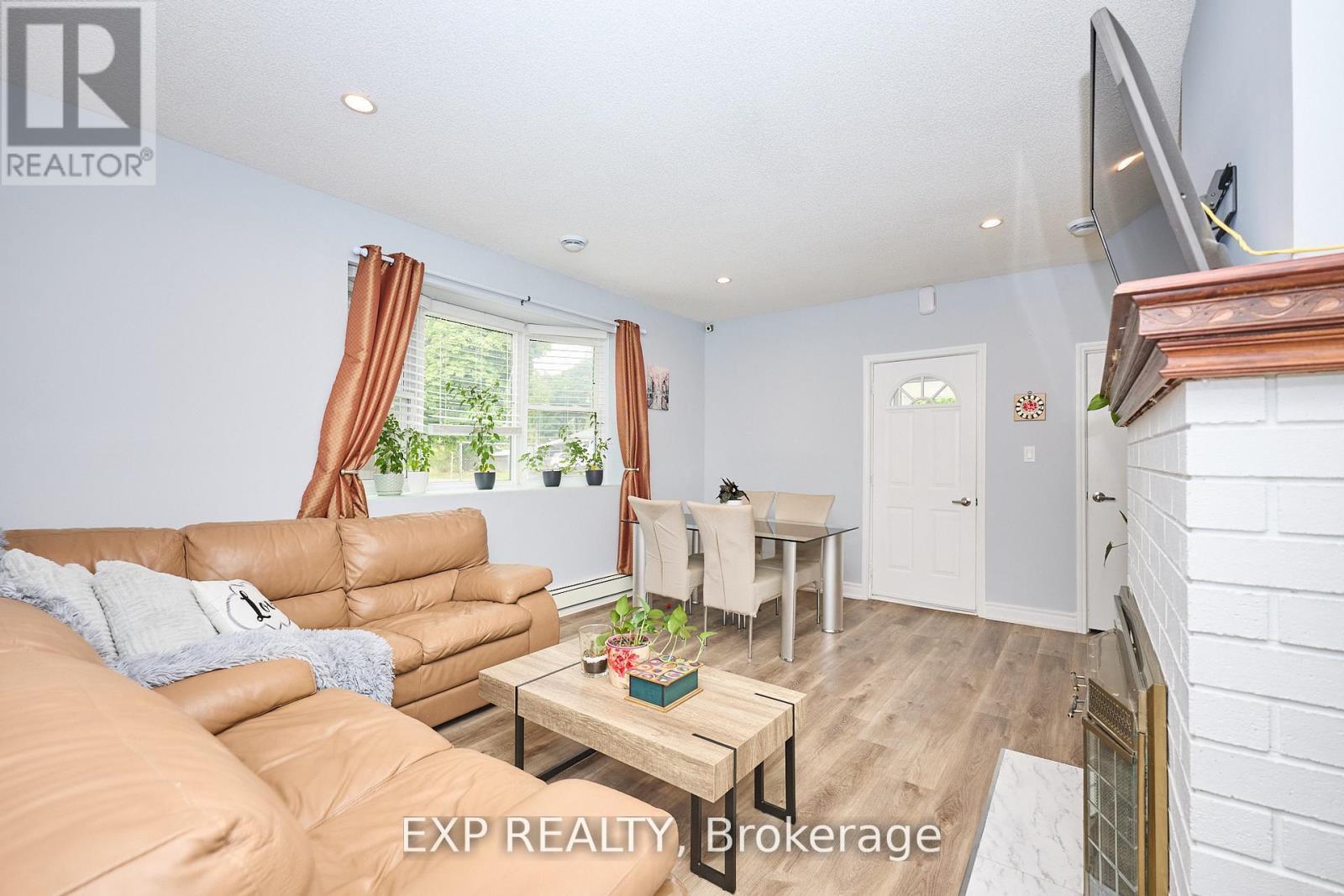 31 Woodrow Street, St. Catharines (Secord Woods), ON - Indoor Photo Showing Living Room