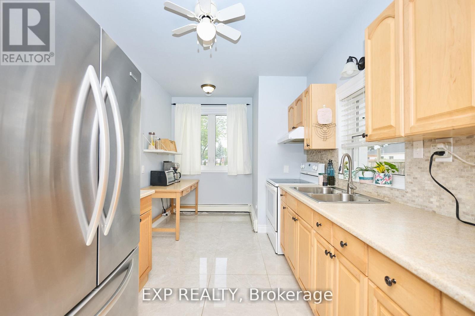 31 Woodrow Street, St. Catharines (Secord Woods), ON - Indoor Photo Showing Kitchen With Double Sink