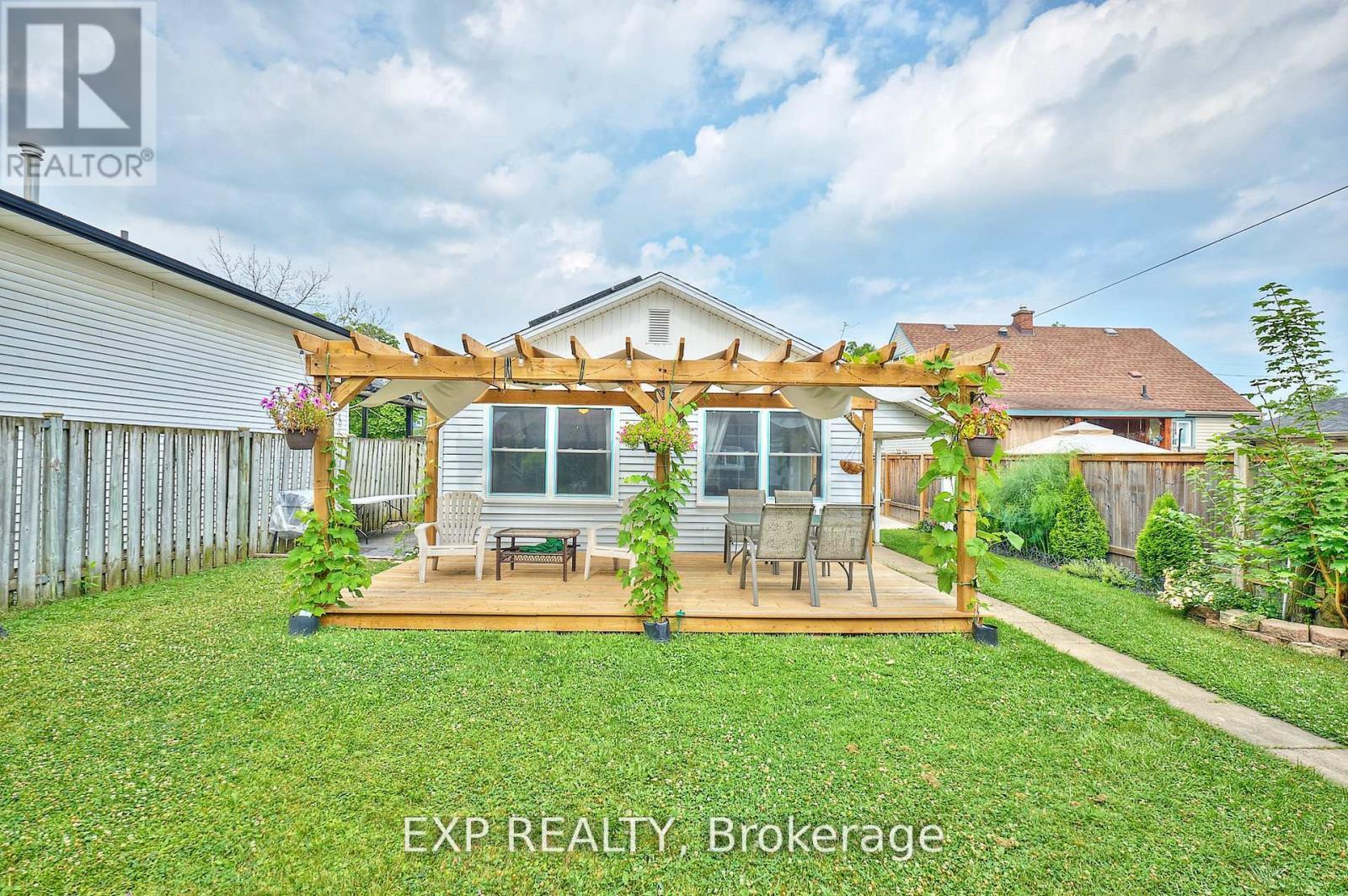 31 Woodrow Street, St. Catharines (Secord Woods), ON - Outdoor With Deck Patio Veranda