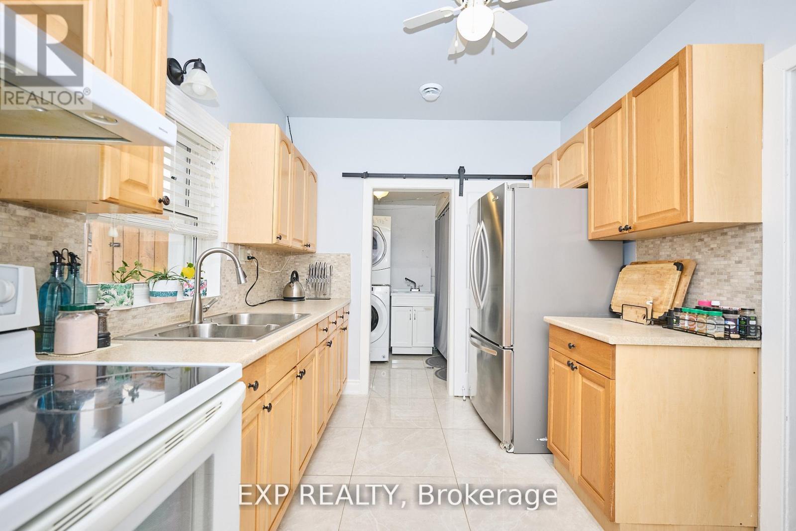 31 Woodrow Street, St. Catharines (Secord Woods), ON - Indoor Photo Showing Kitchen With Double Sink