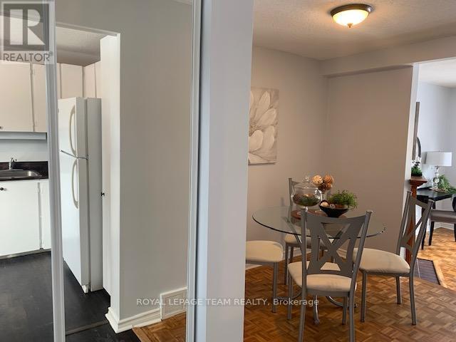 E - 14 Larkshire Lane, Ottawa, ON - Indoor Photo Showing Dining Room