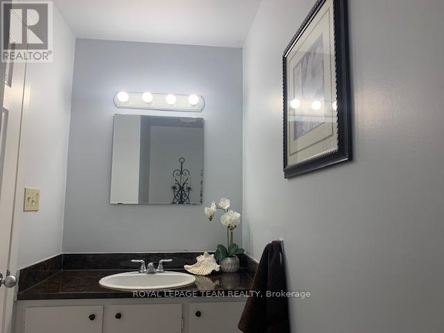 E - 14 Larkshire Lane, Ottawa, ON - Indoor Photo Showing Bathroom