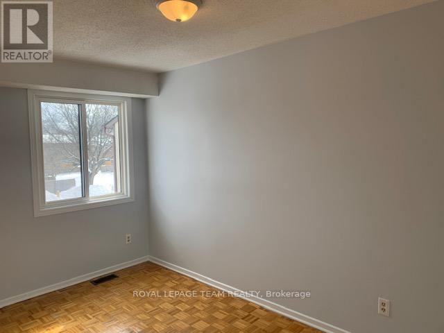 E - 14 Larkshire Lane, Ottawa, ON - Indoor Photo Showing Other Room