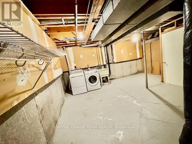 E - 14 Larkshire Lane, Ottawa, ON - Indoor