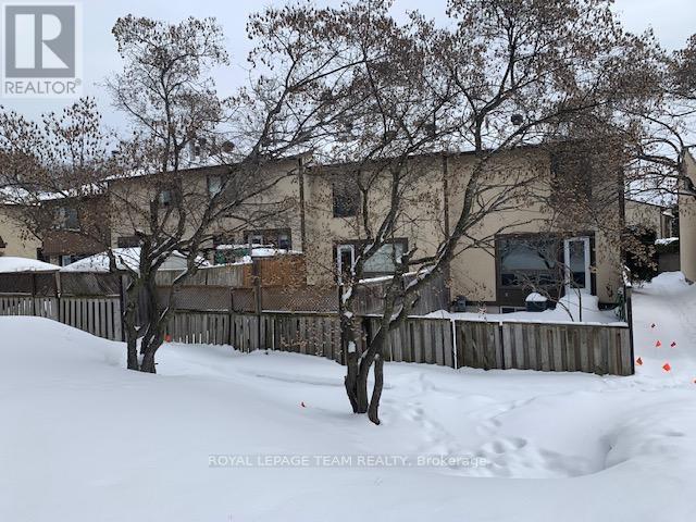 E - 14 Larkshire Lane, Ottawa, ON - Outdoor