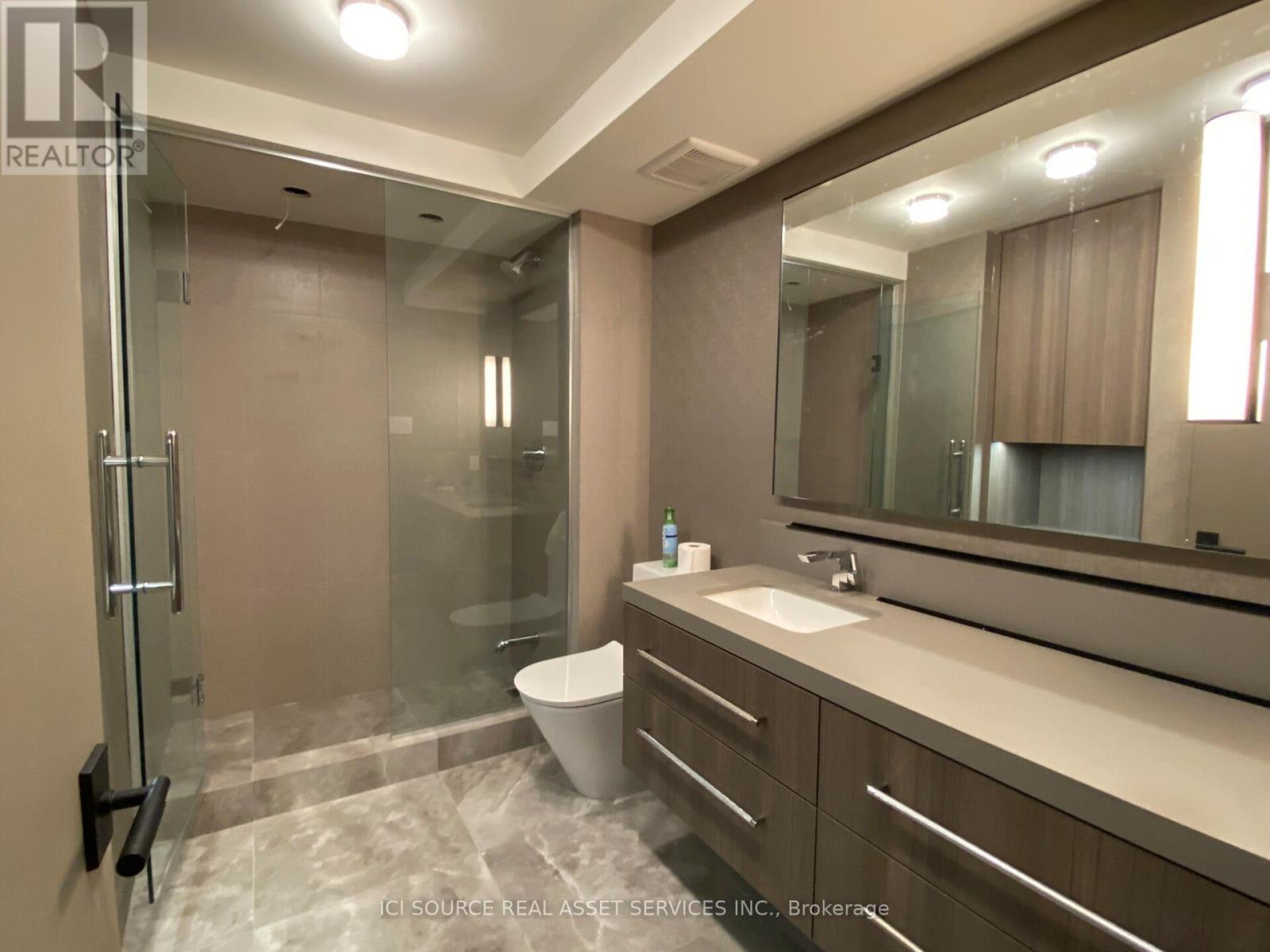 1001 - 62 Wellesley Street W, Toronto, ON - Indoor Photo Showing Bathroom